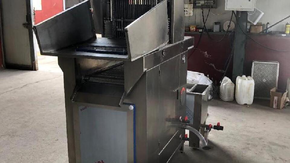 塑料箱清洗机厂家哪家好
